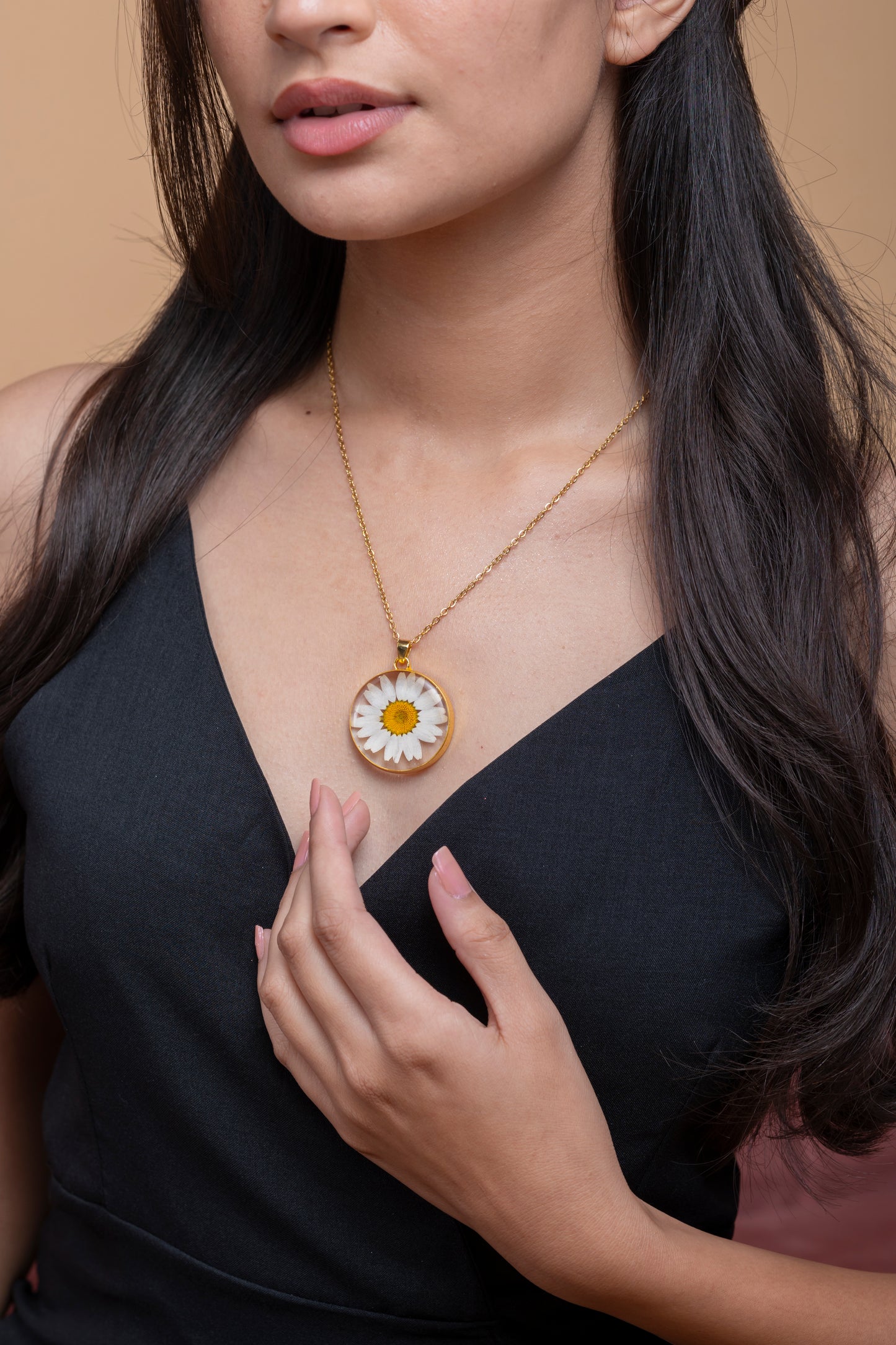 Majestic Daisy Necklace
