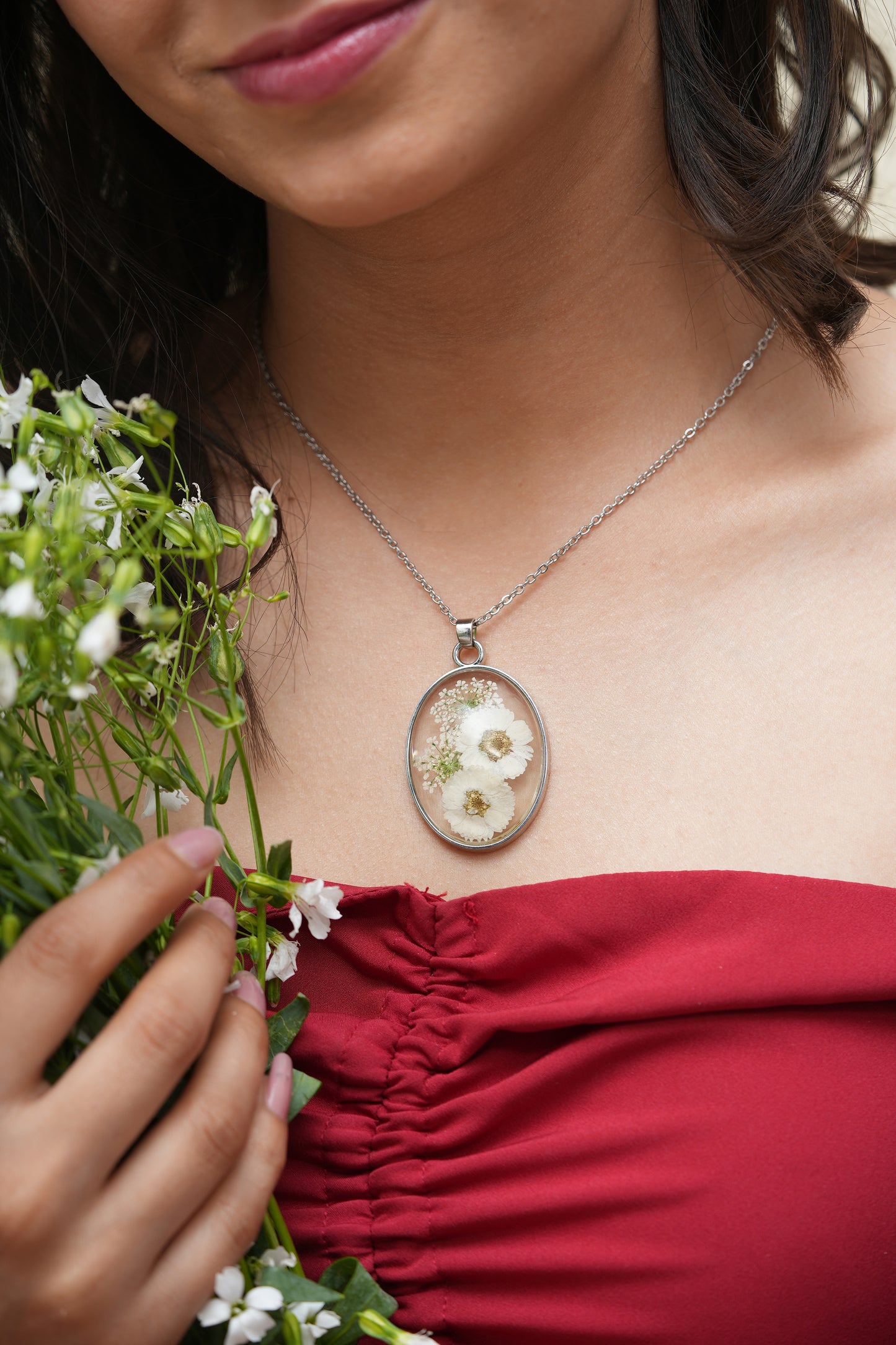 WHITE WILDFLOWER PENDANT 🤍