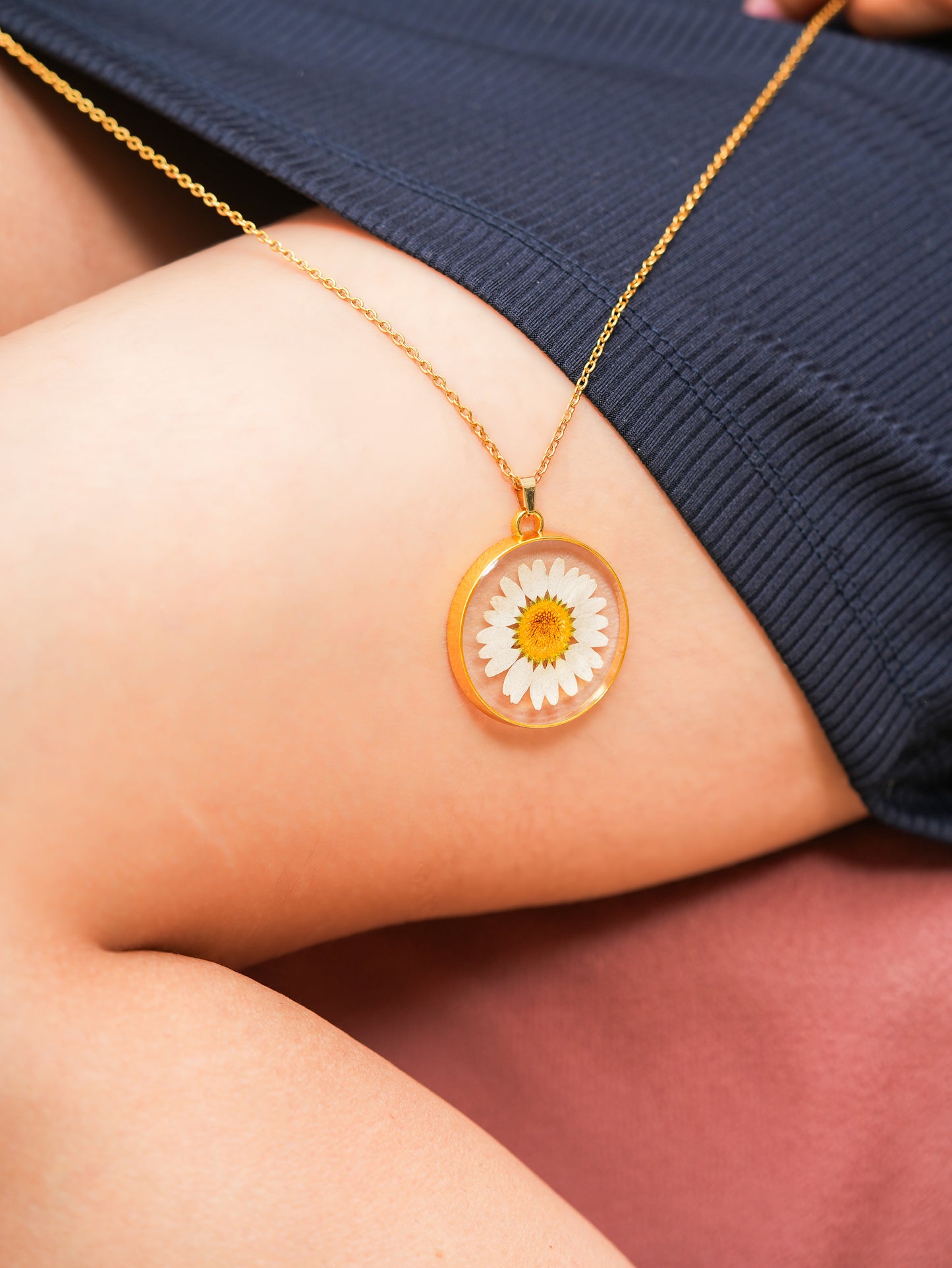 Majestic Daisy Necklace