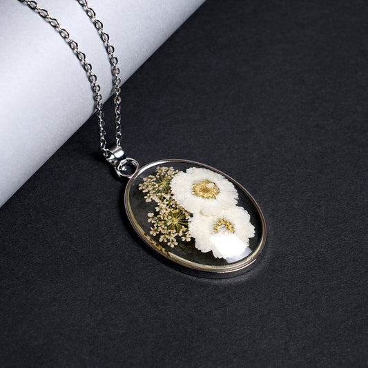 WHITE WILDFLOWER PENDANT 🤍