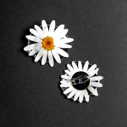 Daisy Pin Up