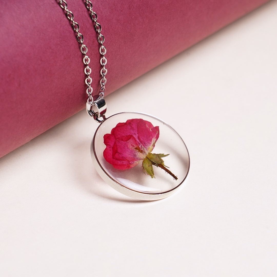 The Red Rose Necklace