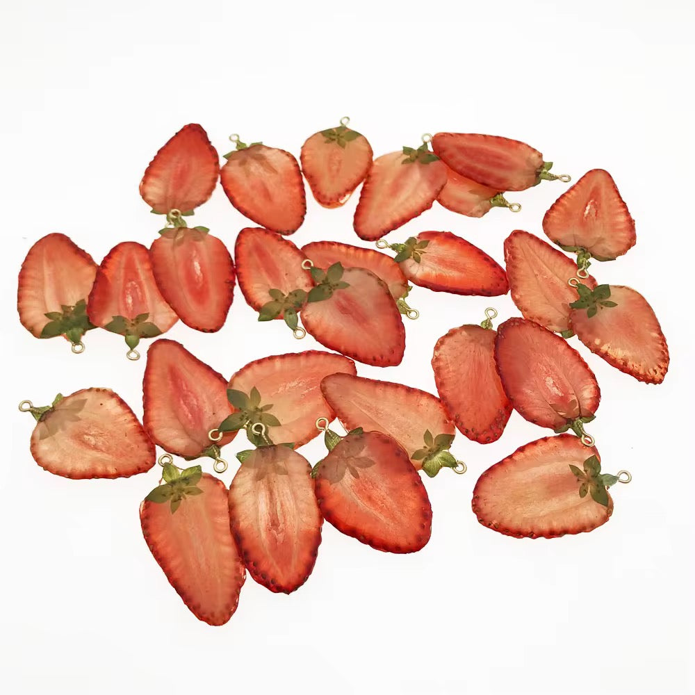 🍓 Berry Blush – The Juicy Gold Necklace