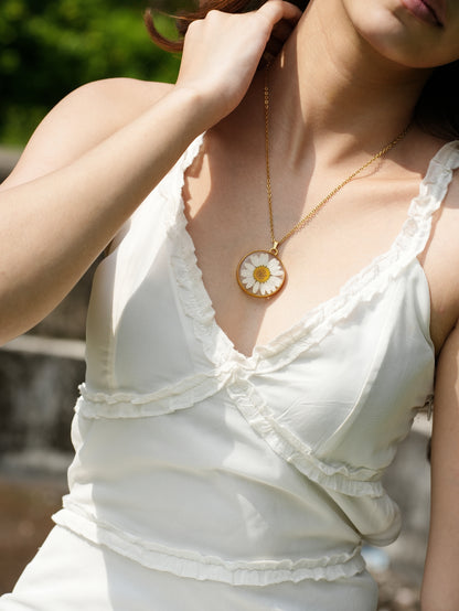 Majestic Daisy Necklace