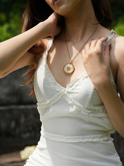 Majestic Daisy Necklace