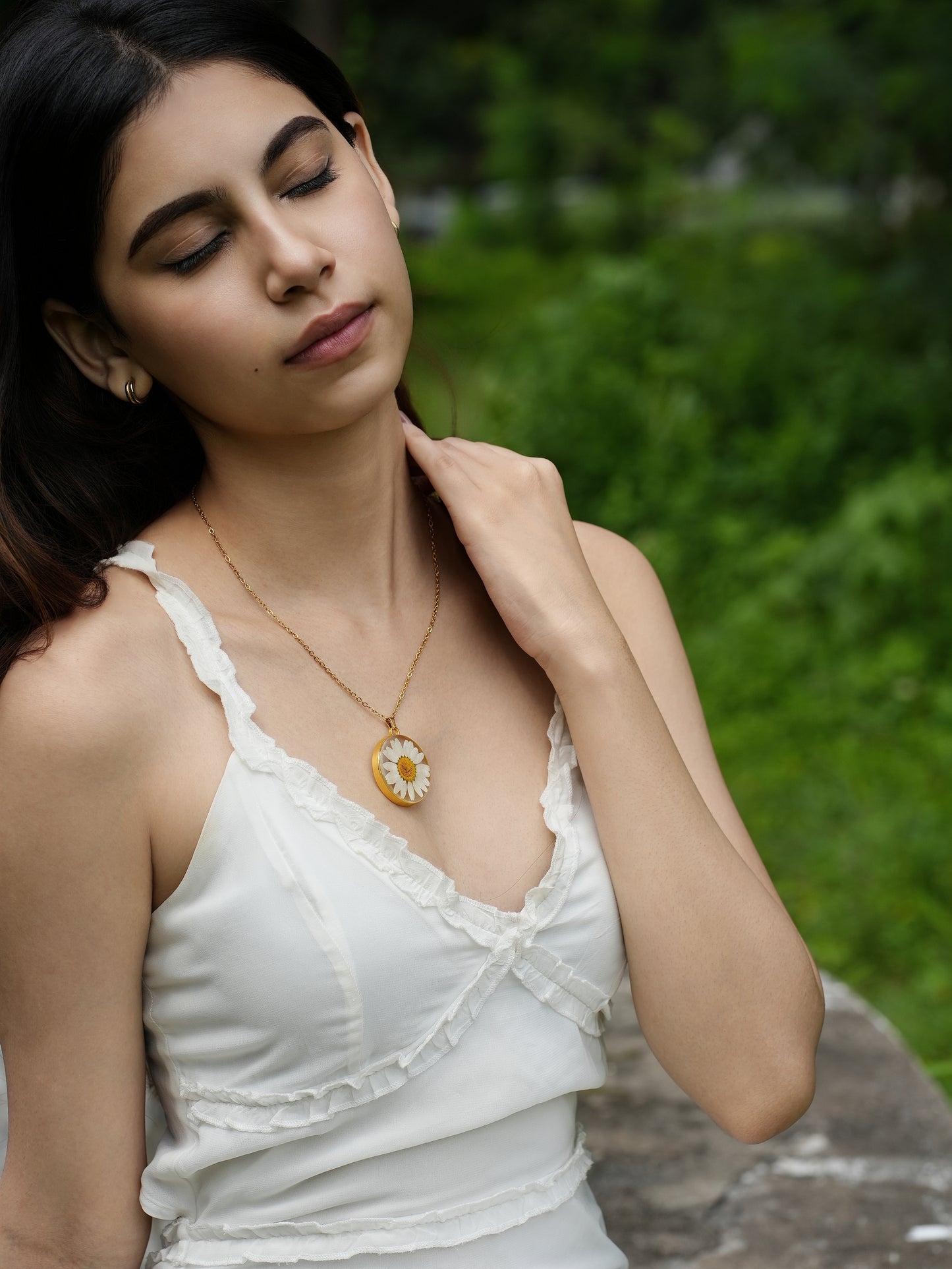 Majestic Daisy Necklace