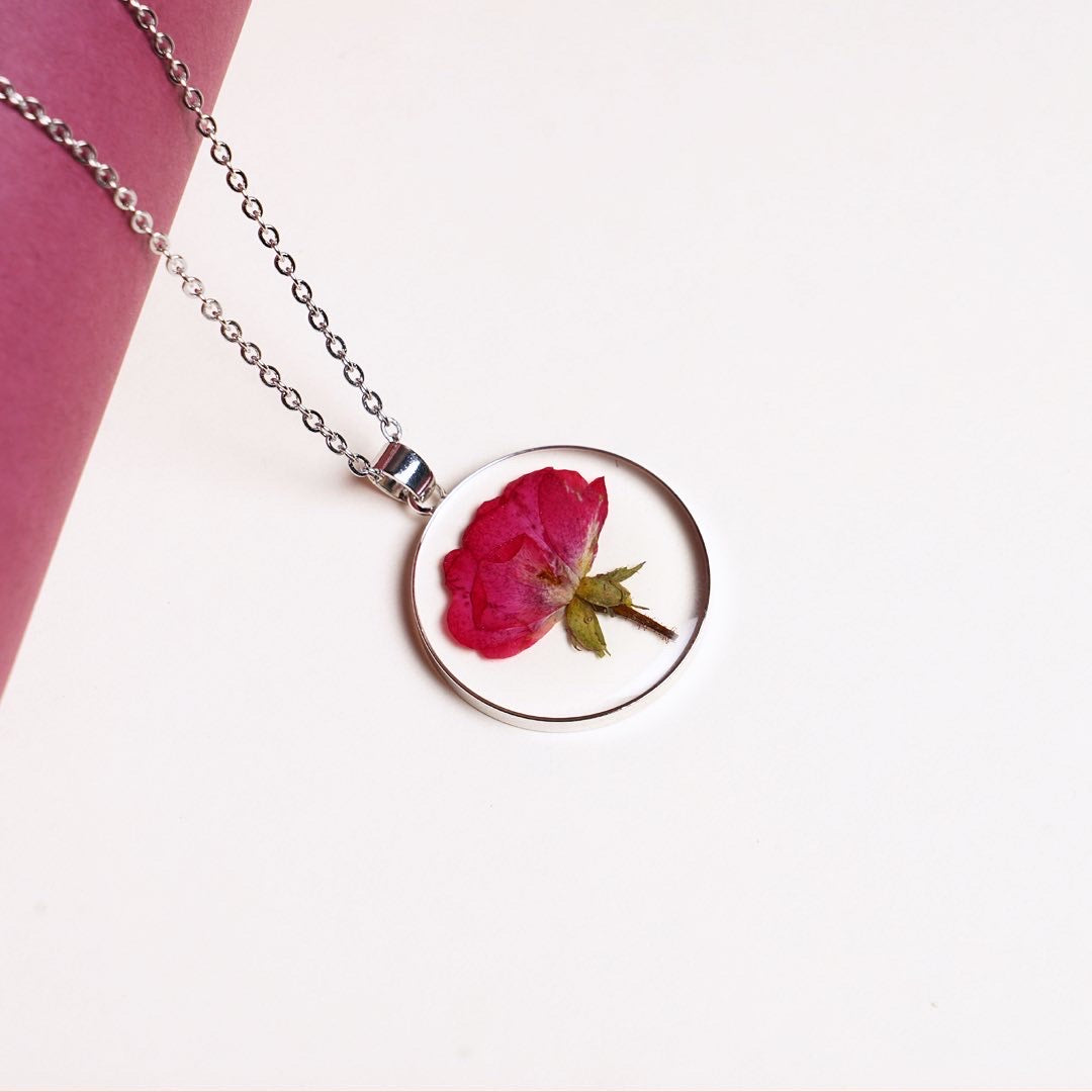 The Red Rose Necklace