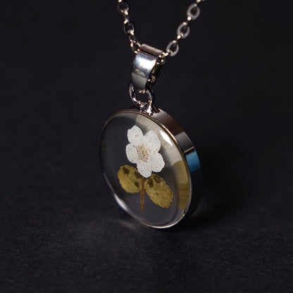 WHITE BLOSSOM PENDANT🤍